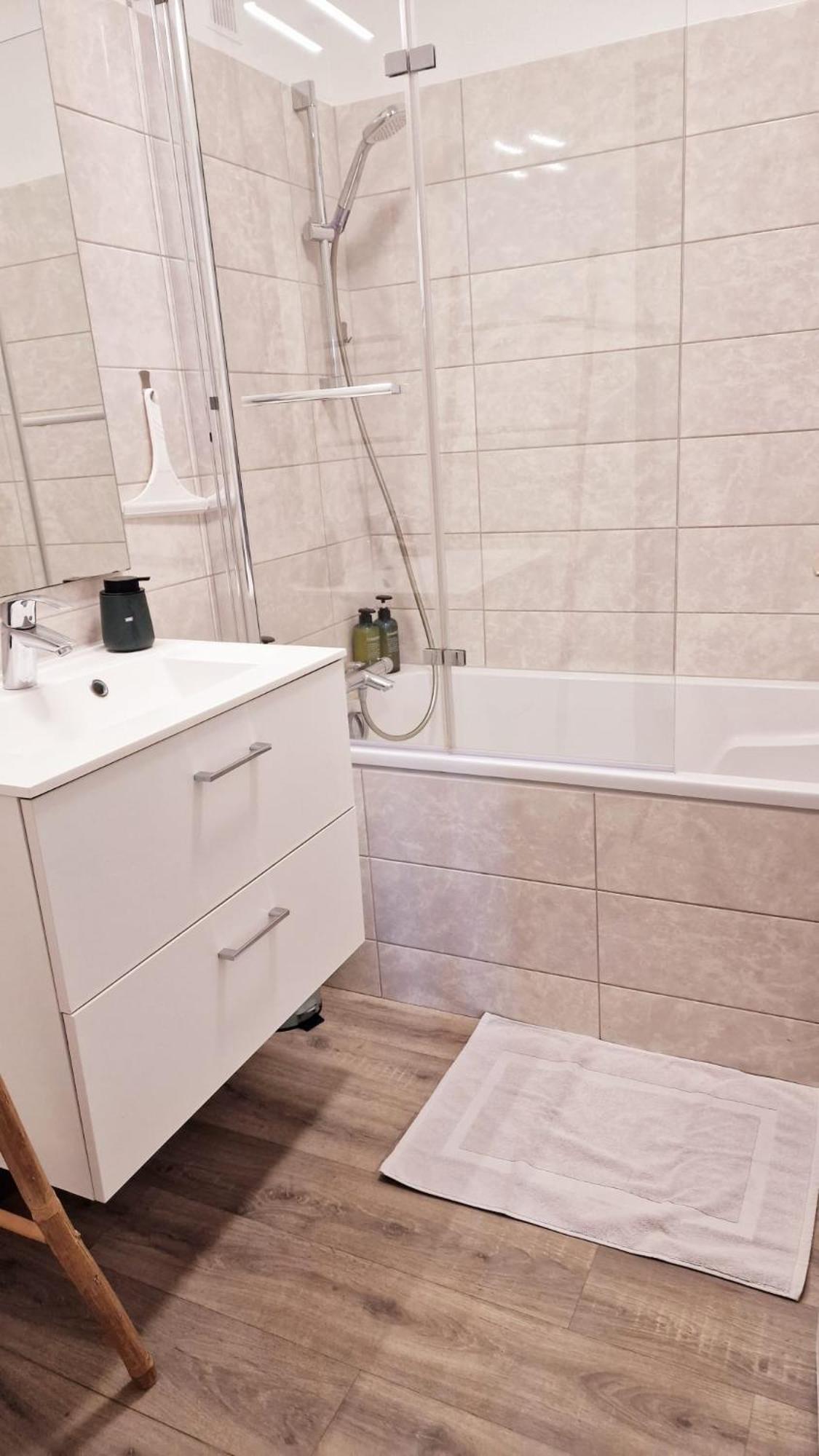 Le Cosy Des Marronniers - 6 Pers Apartment Selestat Bagian luar foto